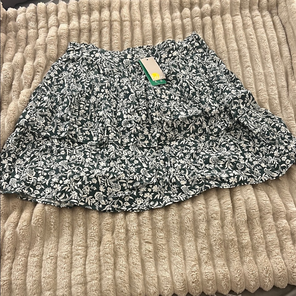 Boden Dark Green and White Floral Skirt